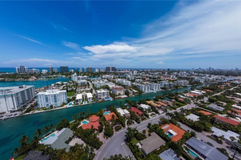 Купить кондоминиум в Бей-Харбор-Айлендс, Флорида 2 спальни, 114.27м2, № 1823909 - фото 30