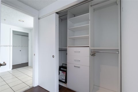 Купить кондоминиум в Бей-Харбор-Айлендс, Флорида 2 спальни, 114.27м2, № 1823909 - фото 6