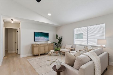 House in Orlando, Florida 3 bedrooms, 108.79 sq.m. № 2429128 - photo 15