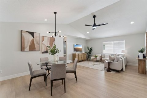 House in Orlando, Florida 3 bedrooms, 108.79 sq.m. № 2429128 - photo 18