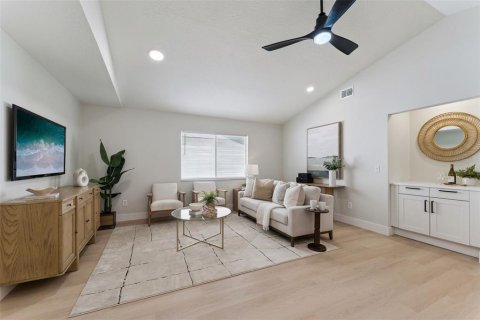 House in Orlando, Florida 3 bedrooms, 108.79 sq.m. № 2429128 - photo 12