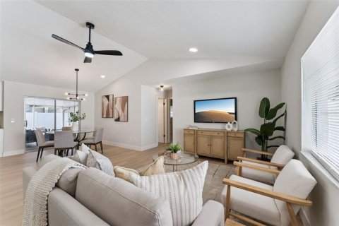 House in Orlando, Florida 3 bedrooms, 108.79 sq.m. № 2429128 - photo 3
