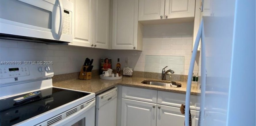 Condominio en Miami, Florida, 1 dormitorio № 2145727
