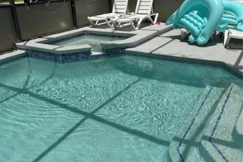 Villa ou maison à vendre à Kissimmee, Floride: 6 chambres, 219.99 m2 № 2207221 - photo 4