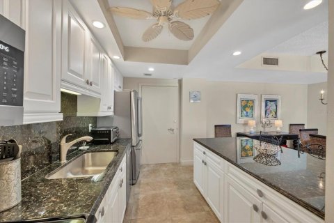 Condo in Sarasota, Florida, 2 bedrooms  № 1614016 - photo 14