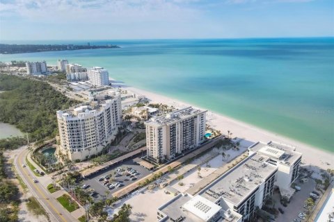 Condo in Sarasota, Florida, 2 bedrooms  № 1614016 - photo 1