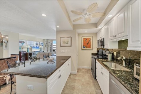 Condo in Sarasota, Florida, 2 bedrooms  № 1614016 - photo 12
