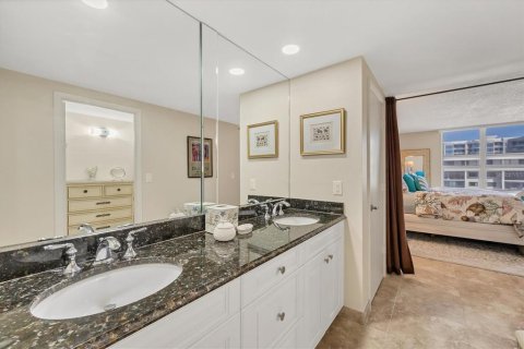 Condo in Sarasota, Florida, 2 bedrooms  № 1614016 - photo 20