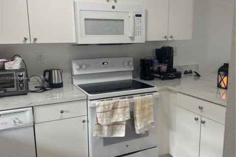 Townhouse in Florida City, Florida 2 bedrooms, 105.91 sq.m. № 1966889 - photo 4