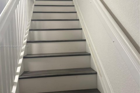 Townhouse in Florida City, Florida 2 bedrooms, 105.91 sq.m. № 1966889 - photo 5