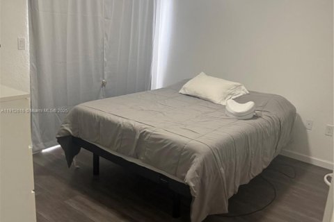 Townhouse in Florida City, Florida 2 bedrooms, 105.91 sq.m. № 1966889 - photo 7