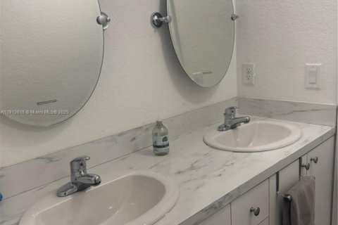 Townhouse in Florida City, Florida 2 bedrooms, 105.91 sq.m. № 1966889 - photo 8