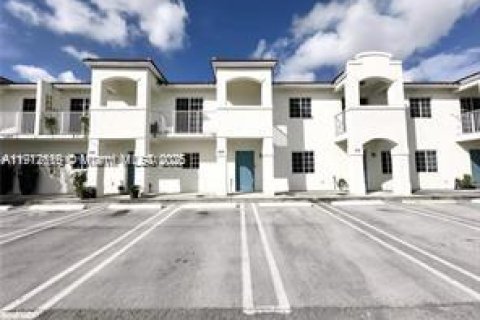 Townhouse in Florida City, Florida 2 bedrooms, 105.91 sq.m. № 1966889 - photo 2