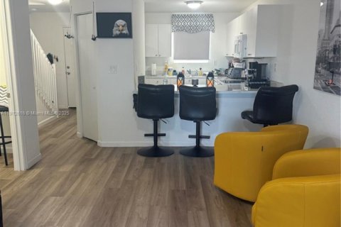 Townhouse in Florida City, Florida 2 bedrooms, 105.91 sq.m. № 1966889 - photo 11