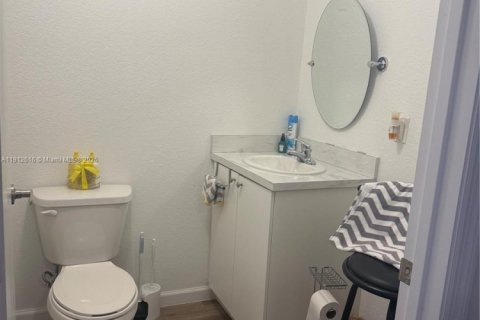 Townhouse in Florida City, Florida 2 bedrooms, 105.91 sq.m. № 1966889 - photo 1