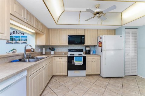 Condo in Englewood, Florida, 2 bedrooms  № 1426083 - photo 16