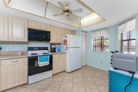 Condo in Englewood, Florida, 2 bedrooms  № 1426083 - photo 17