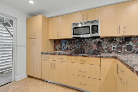 Adosado en venta en Miami, Florida, 2 dormitorios, 120.68 m2 № 2000407 - foto 10