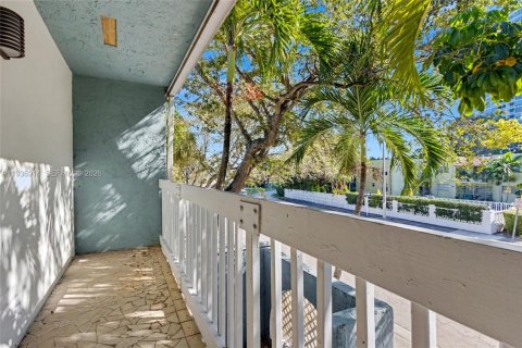 Adosado en venta en Miami, Florida, 2 dormitorios, 120.68 m2 № 2000407 - foto 24