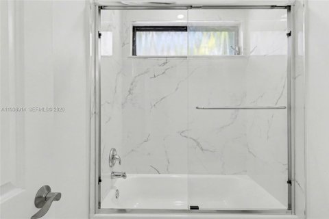 Adosado en venta en Miami, Florida, 2 dormitorios, 120.68 m2 № 2000407 - foto 21