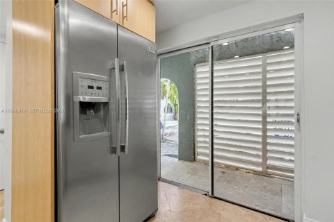 Adosado en venta en Miami, Florida, 2 dormitorios, 120.68 m2 № 2000407 - foto 12