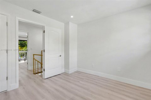 Adosado en venta en Miami, Florida, 2 dormitorios, 120.68 m2 № 2000407 - foto 27