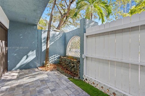 Adosado en venta en Miami, Florida, 2 dormitorios, 120.68 m2 № 2000407 - foto 9