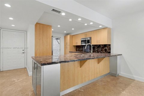 Adosado en venta en Miami, Florida, 2 dormitorios, 120.68 m2 № 2000407 - foto 6