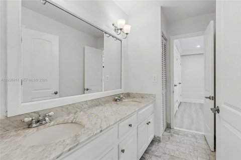 Adosado en venta en Miami, Florida, 2 dormitorios, 120.68 m2 № 2000407 - foto 20