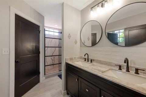 Townhouse in Sarasota, Florida 3 bedrooms, 150.04 sq.m. № 2200066 - photo 20