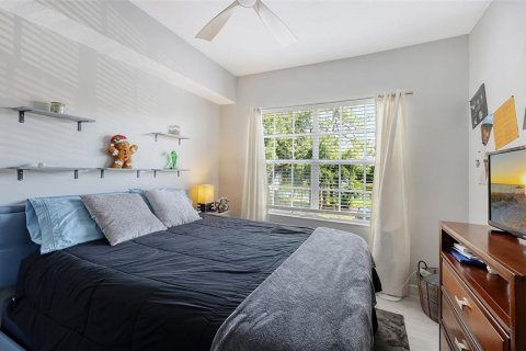 Townhouse in Sarasota, Florida 3 bedrooms, 150.04 sq.m. № 2200066 - photo 14