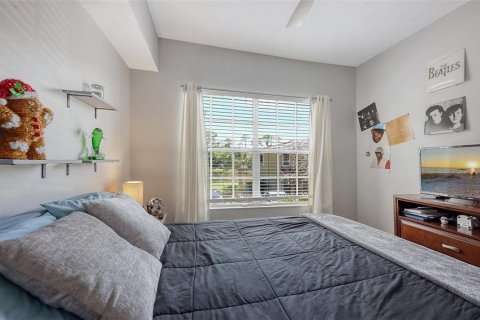 Townhouse in Sarasota, Florida 3 bedrooms, 150.04 sq.m. № 2200066 - photo 15