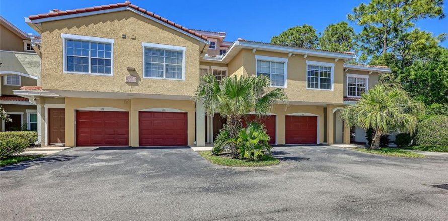Townhouse in Sarasota, Florida 3 bedrooms, 150.04 sq.m. № 2200066