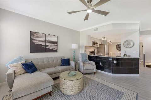 Townhouse in Sarasota, Florida 3 bedrooms, 150.04 sq.m. № 2200066 - photo 12