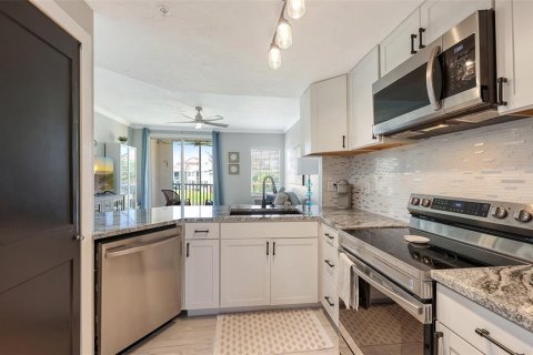 Townhouse in Sarasota, Florida 3 bedrooms, 150.04 sq.m. № 2200066 - photo 9