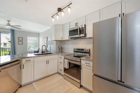 Townhouse in Sarasota, Florida 3 bedrooms, 150.04 sq.m. № 2200066 - photo 8