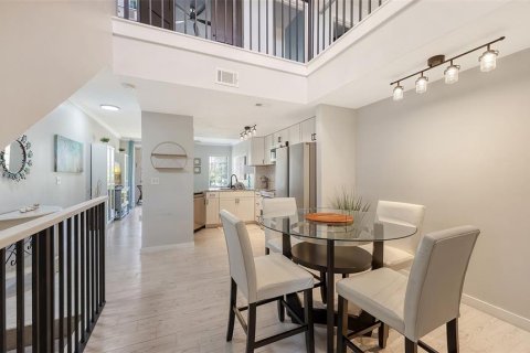 Townhouse in Sarasota, Florida 3 bedrooms, 150.04 sq.m. № 2200066 - photo 5