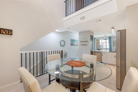 Townhouse in Sarasota, Florida 3 bedrooms, 150.04 sq.m. № 2200066 - photo 6