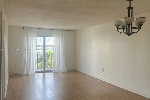 Copropriété à louer à Miami Beach, Floride: 2 chambres, 85.47 m2 № 1990116 - photo 5