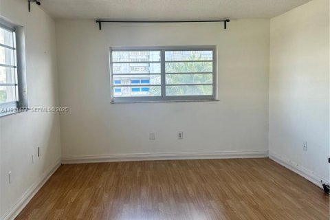 Copropriété à louer à Miami Beach, Floride: 2 chambres, 85.47 m2 № 1990116 - photo 9