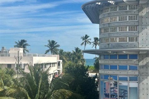 Copropriété à louer à Miami Beach, Floride: 2 chambres, 85.47 m2 № 1990116 - photo 2