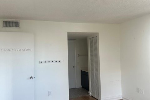 Copropriété à louer à Miami Beach, Floride: 2 chambres, 85.47 m2 № 1990116 - photo 12