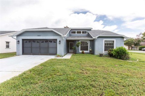 House in Hudson, Florida 3 bedrooms, 143.53 sq.m. № 2329811