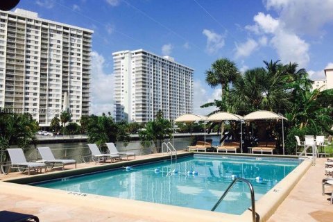 Appartement à louer à Sunny Isles Beach, Floride: 1 chambre, 59.36 m2 № 2055685 - photo 12