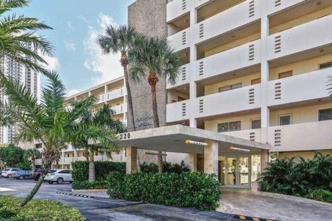 Appartement à louer à Sunny Isles Beach, Floride: 1 chambre, 59.36 m2 № 2055685 - photo 1