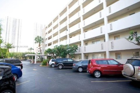 Appartement à louer à Sunny Isles Beach, Floride: 1 chambre, 59.36 m2 № 2055685 - photo 2