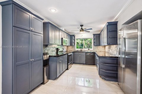 Villa ou maison à louer à Plantation, Floride: 4 chambres, 184.78 m2 № 1991484 - photo 8