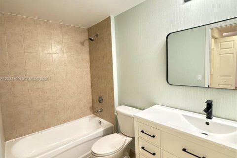 Condo in Miami, Florida, 2 bedrooms № 2256953 - photo 20
