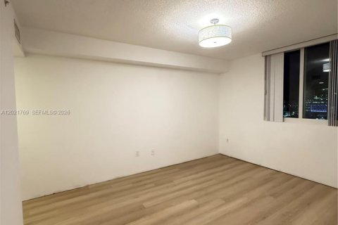 Condo in Miami, Florida, 2 bedrooms № 2256953 - photo 17