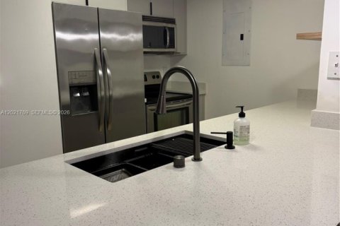 Condo in Miami, Florida, 2 bedrooms № 2256953 - photo 8